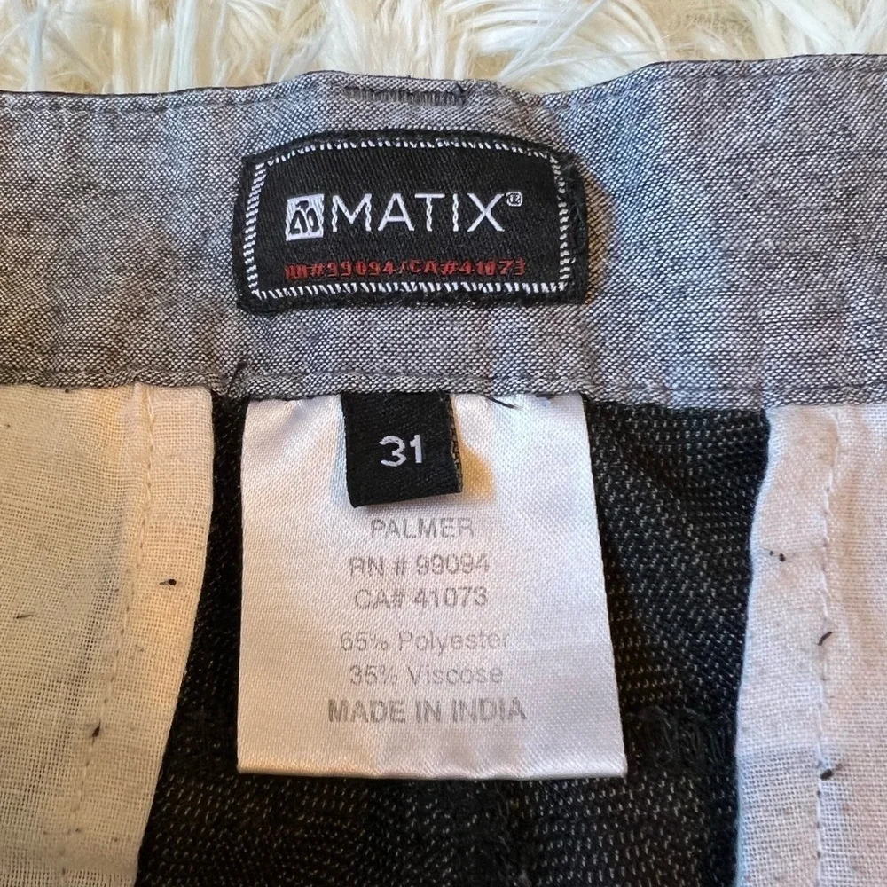 Matix black and gray‎ plaid flat front shorts size 31